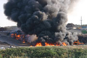 Im August 2005 hat es auf der Deponie Büttelborn gleich 2 mal gebrannt. Dieses Bild zeigt einen der Brände von damals.